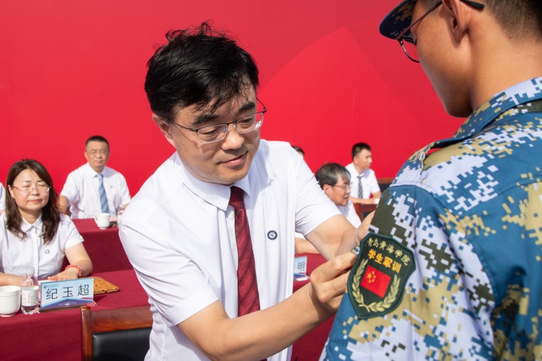 【<雷锋>杂志微平台】 开云kaiyun网页版2025级新生开学典礼暨军训动员大会隆重举行