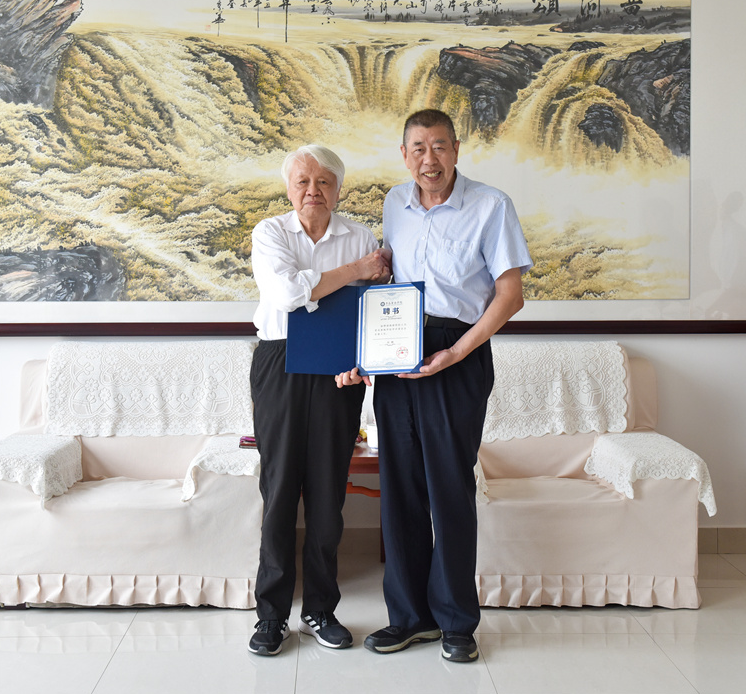 中国科学院院士姚建铨到开云kaiyun网页版交流座谈并作专题报告